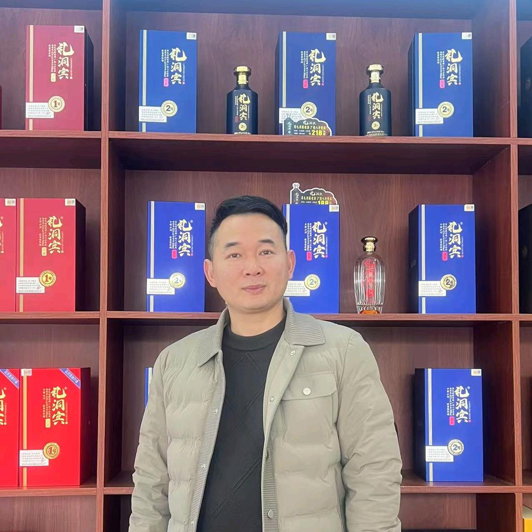 赤壁 礼洞宾酒业 何志文