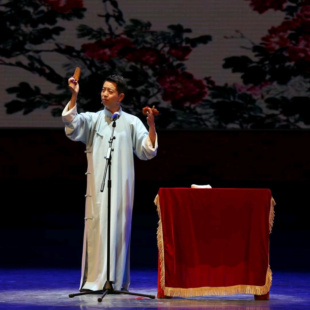 侠笑社班主刘雄