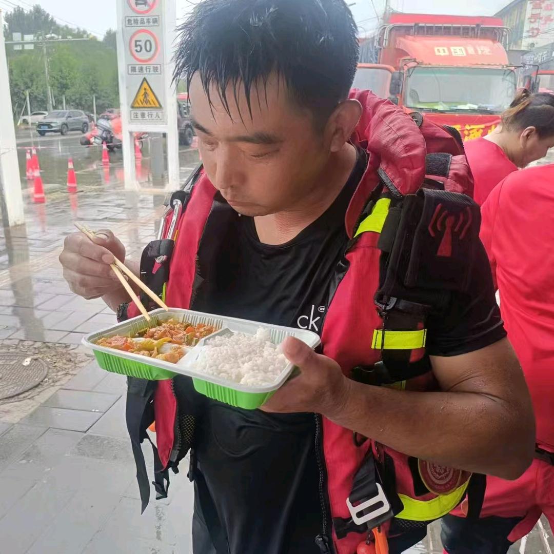 东营区红十字红狼救援队总指挥《兵哥》