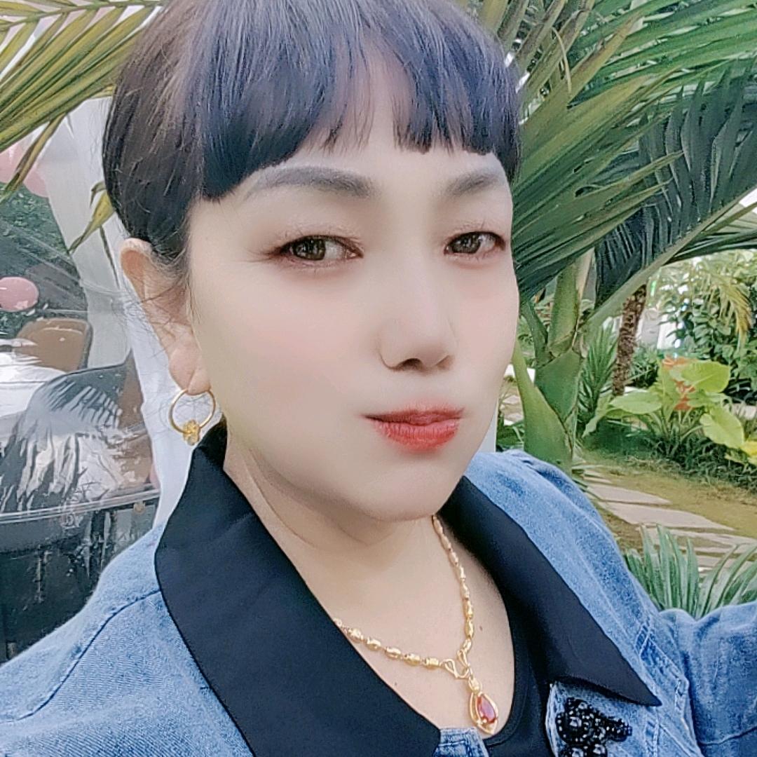 我是笑红尘。我是一位娱乐主播。