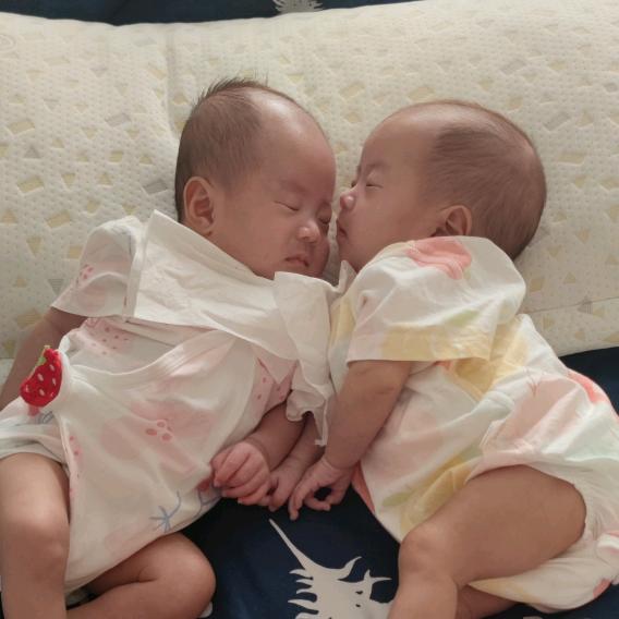 瑶瑶和琦琦的日常哟