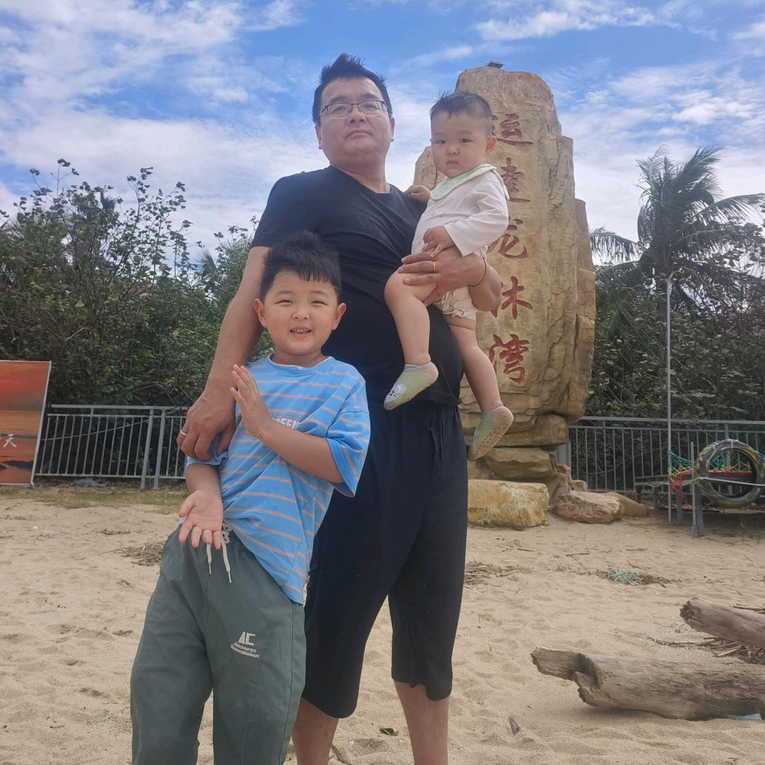 纸箱包装任希波