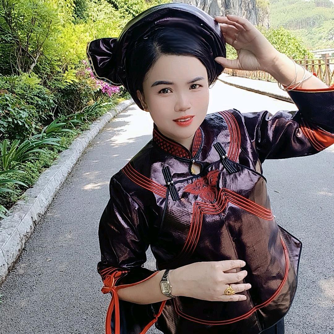 隆林天生桥民族服饰布依坊