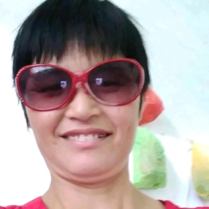 何旭英
