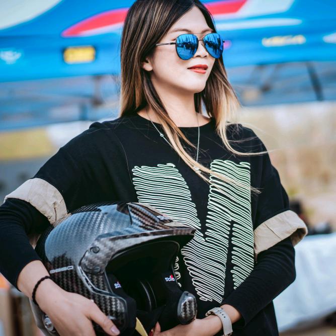 小英同学卖赛车装备