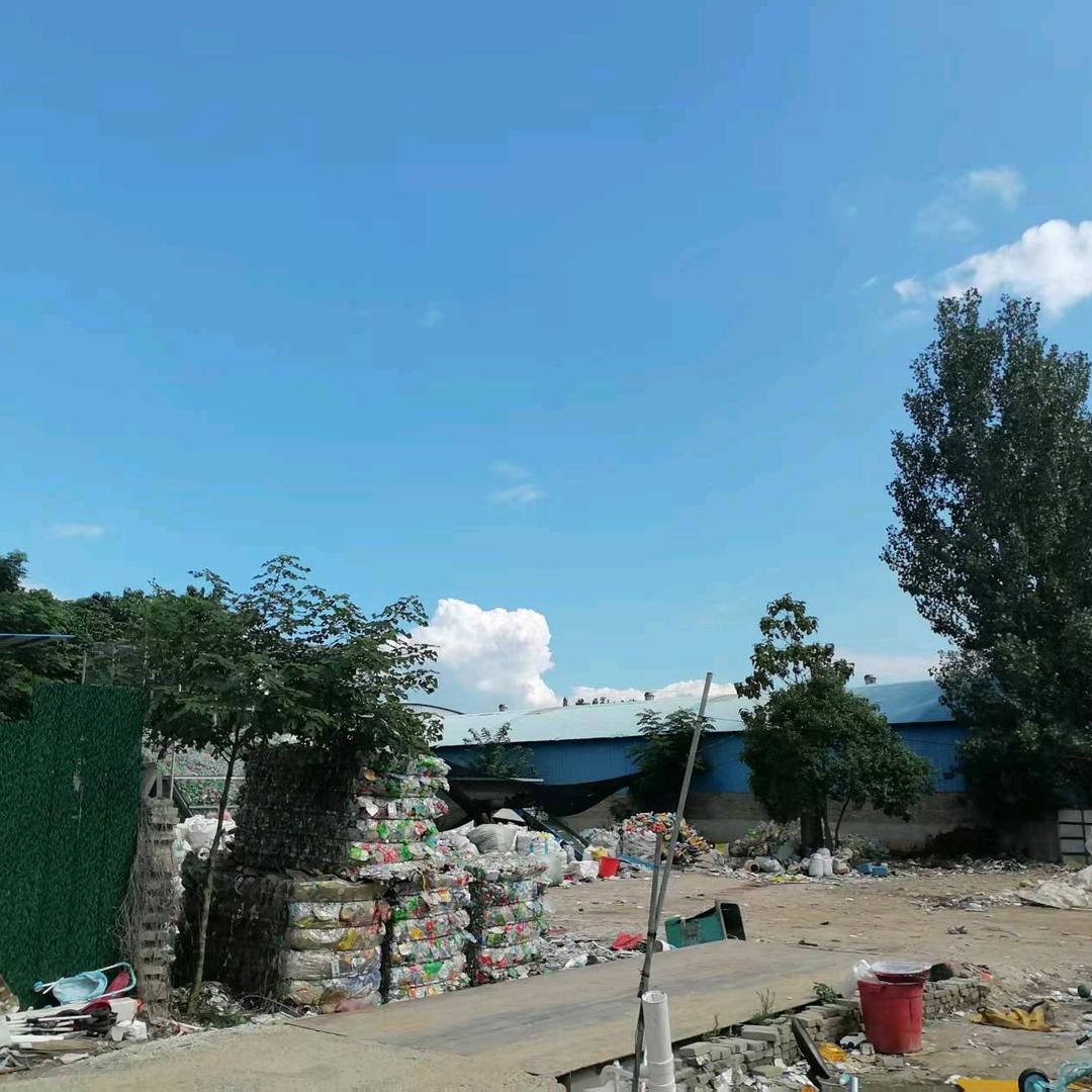 收废品的小姐姐    宁檬