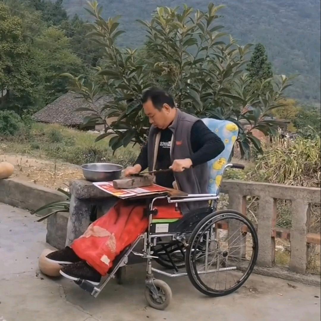 强   哥【开播号在主页】