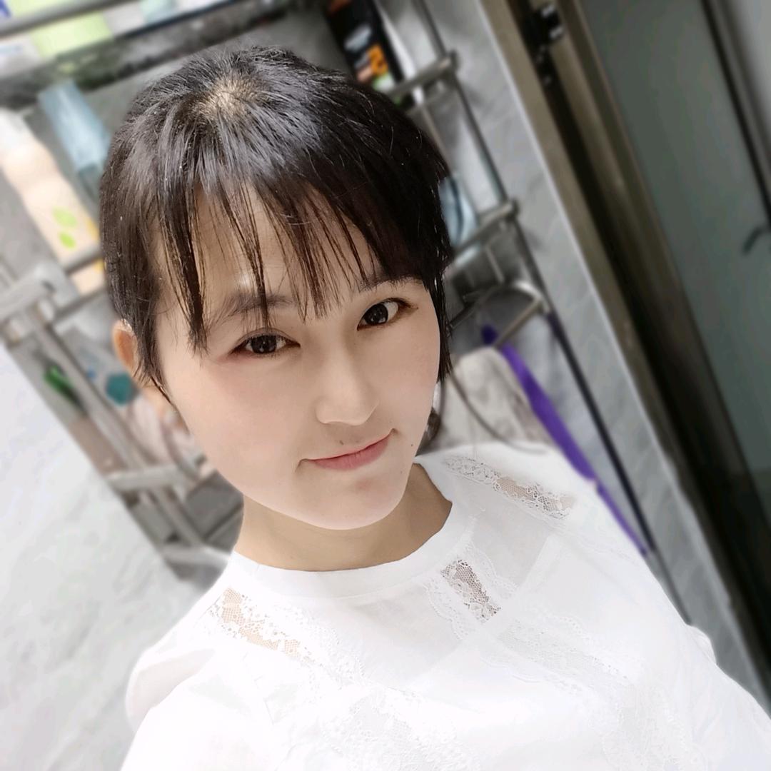 抬头仰望天空
