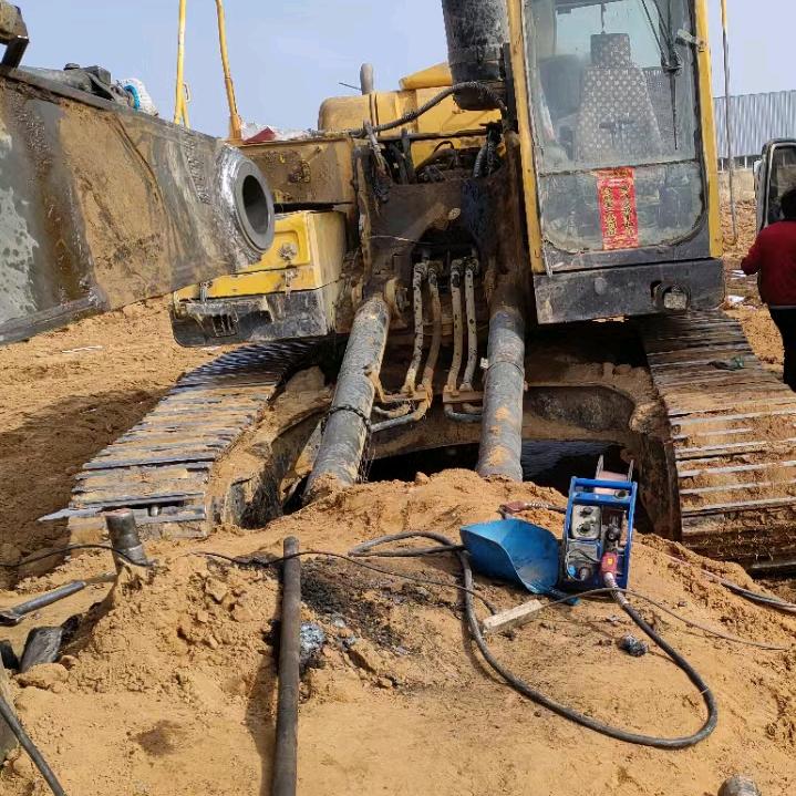 伟哥  流动电焊挖机镗孔