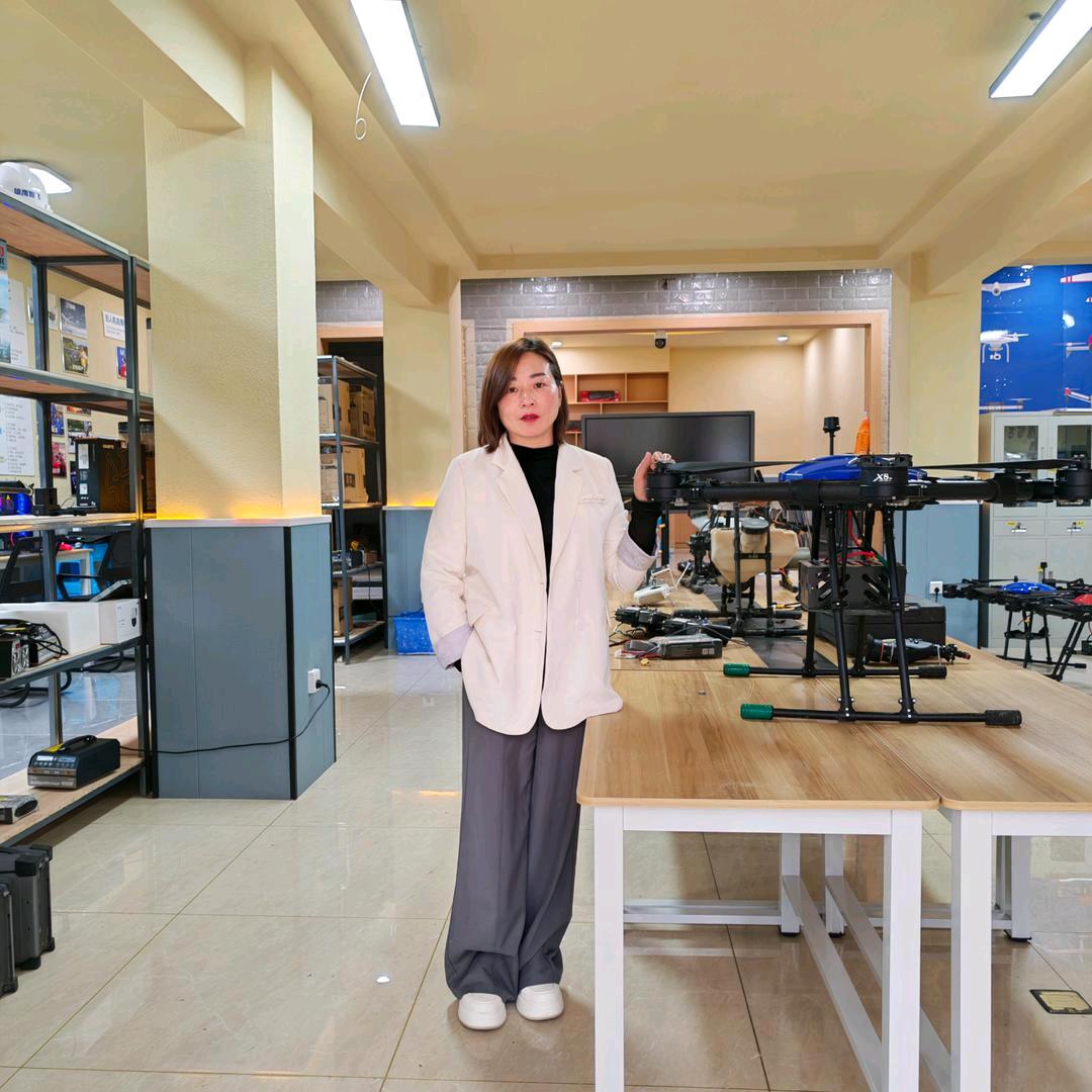 贵州版7名女飞手