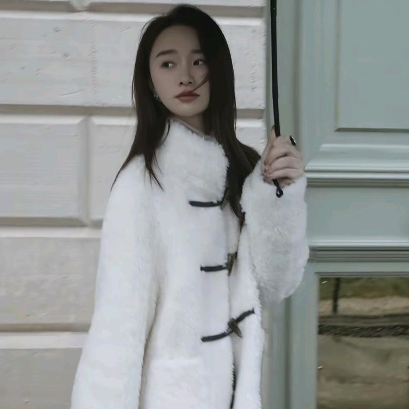 邱莹莹-服饰穿搭精选