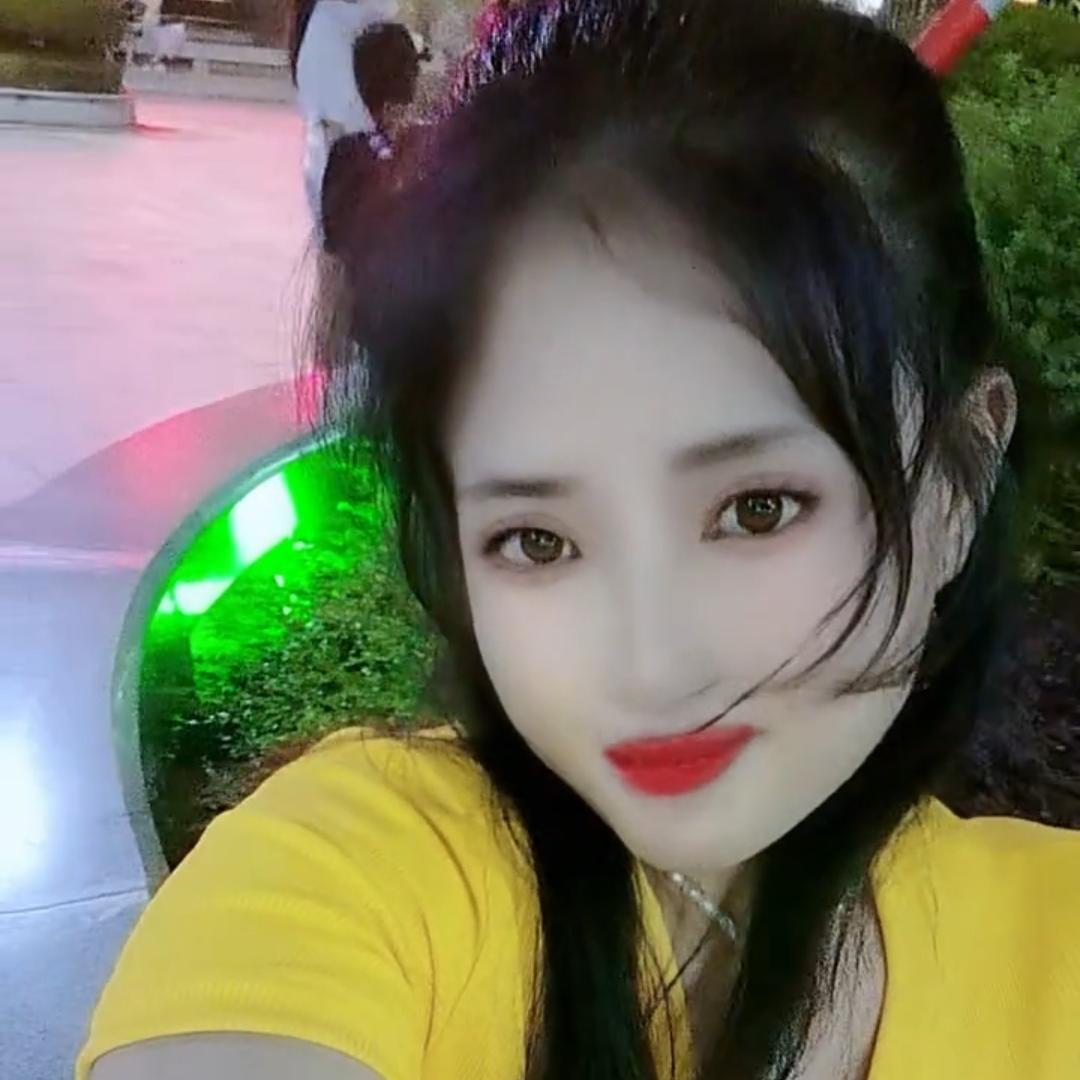 小何