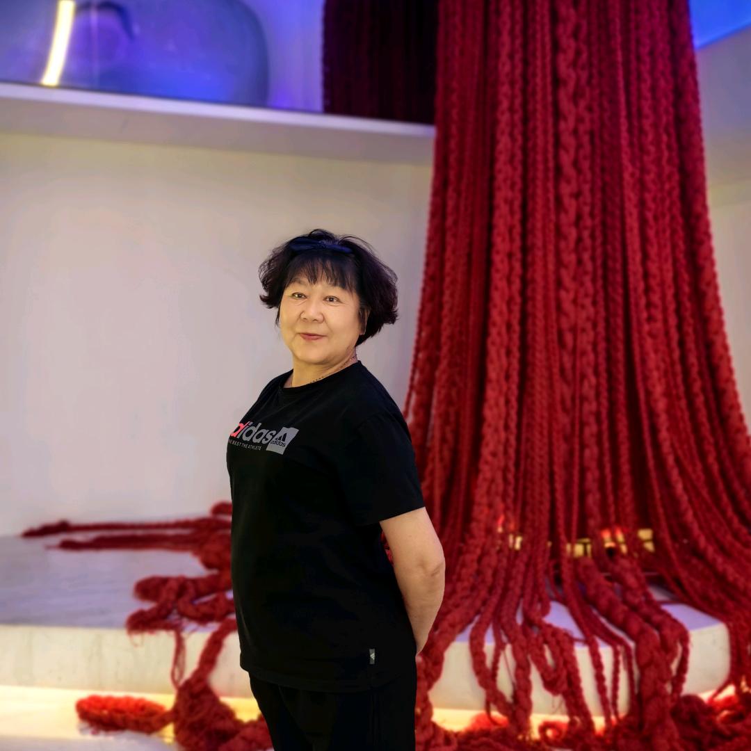 美女的妈