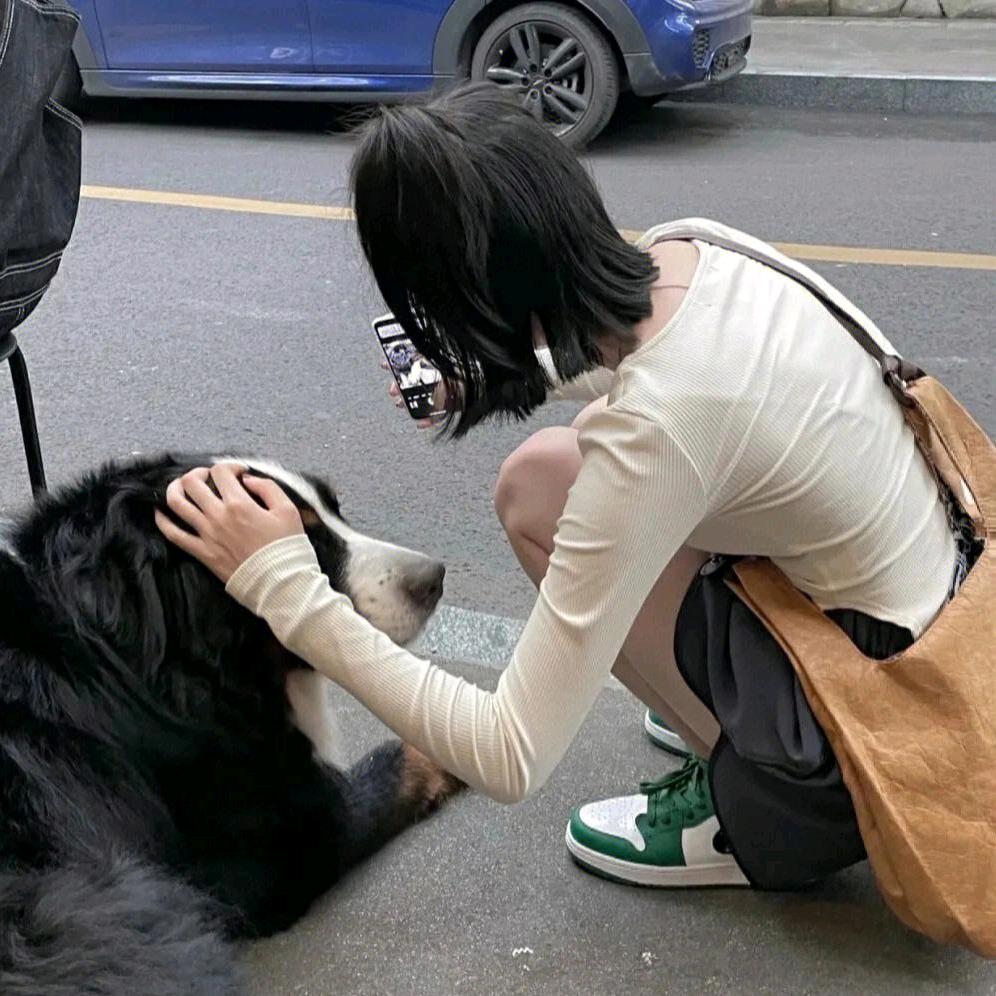 咯的