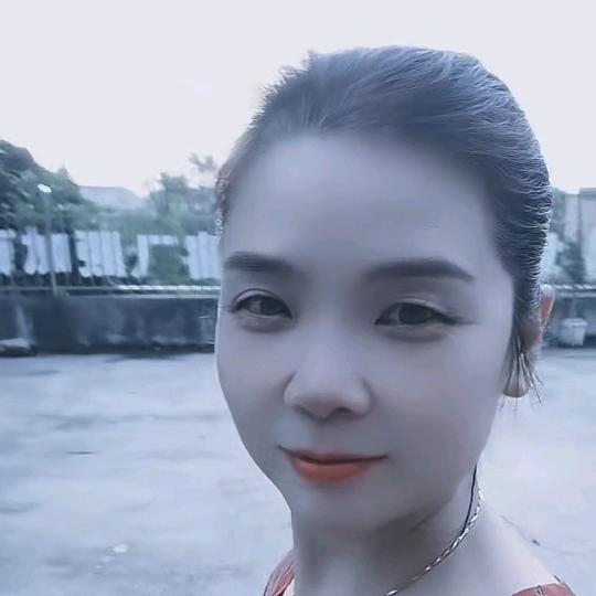 莓子姐吖