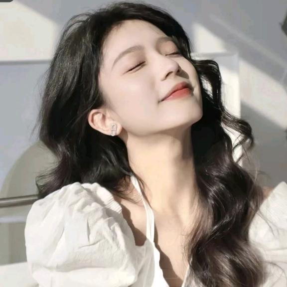 猫乖乖的小鱼干