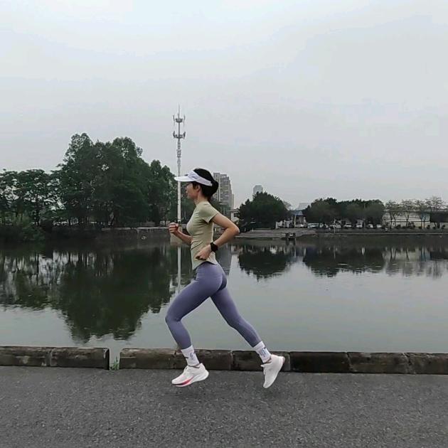 何何爱跑步