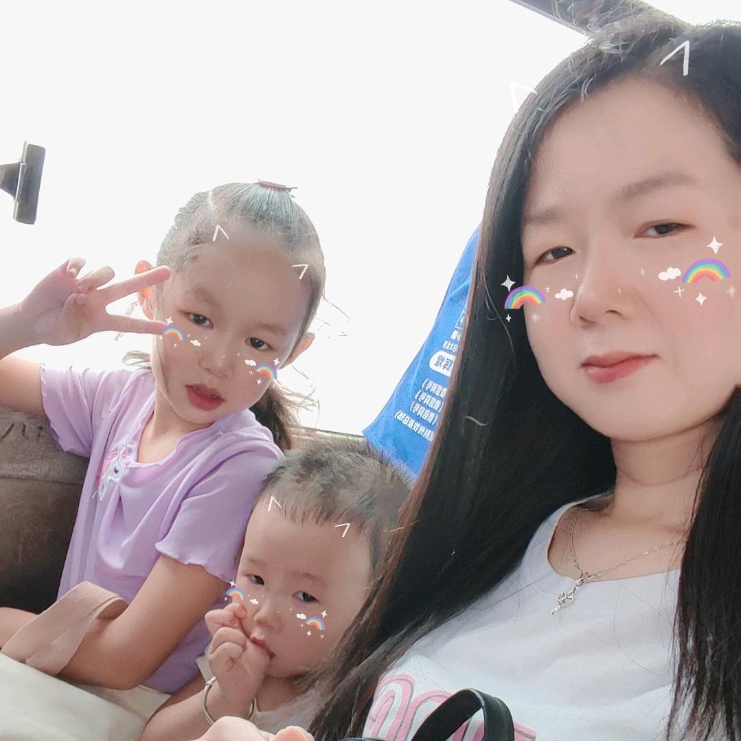 沐妍钰涵两宝贝麻麻