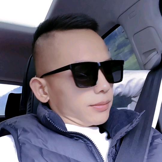 彝族小冯