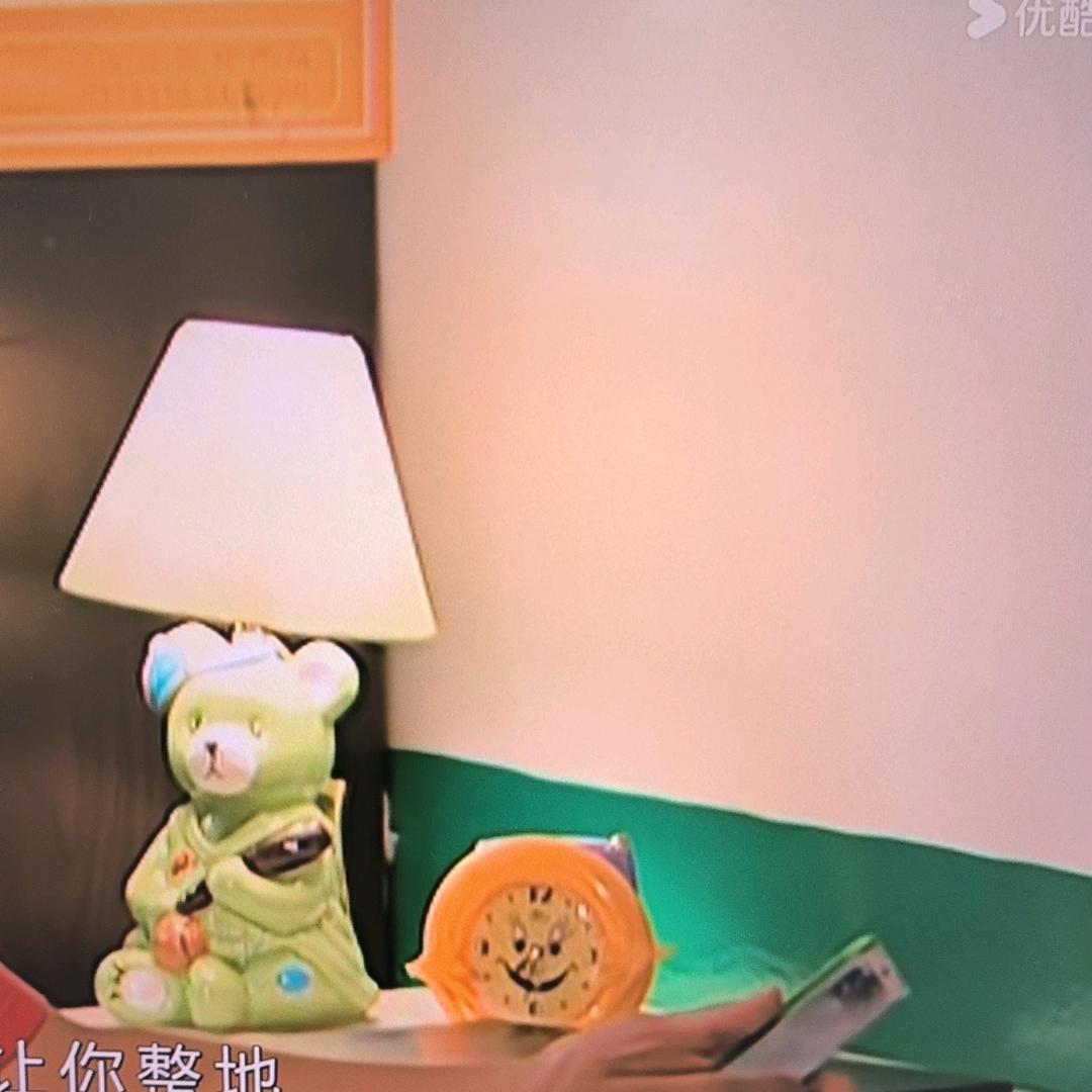 些许风霜衣角微脏