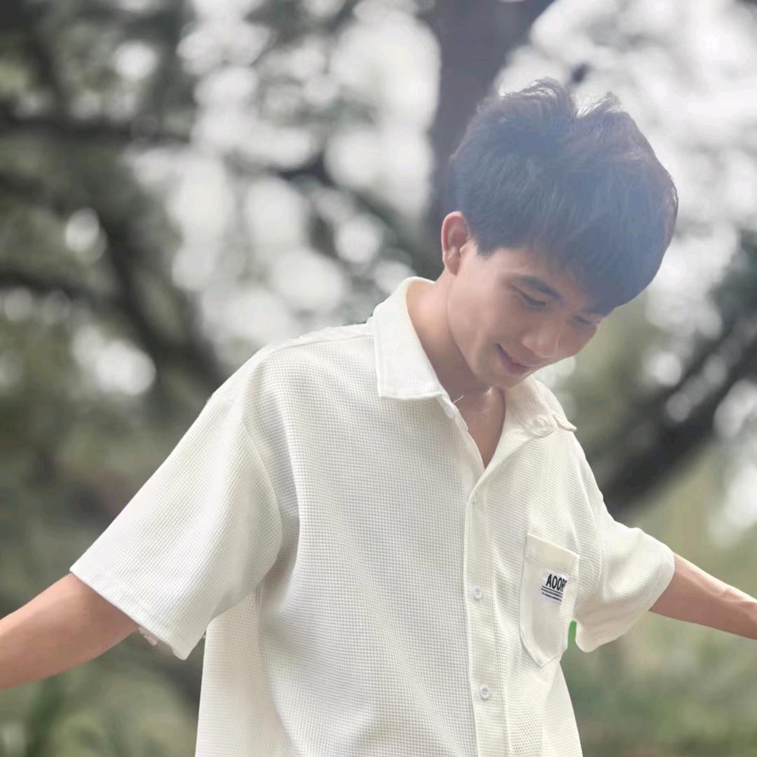 A 山茶花读不懂白玫瑰