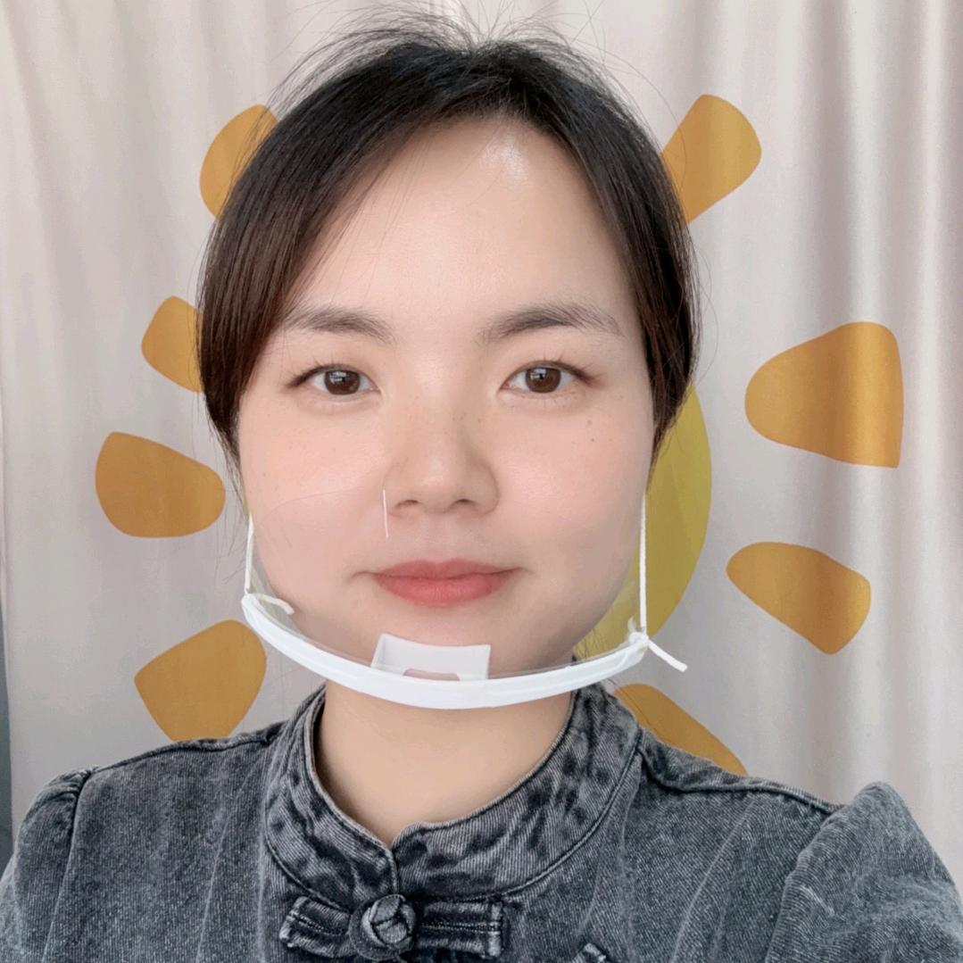 在龙泉大面开拌菜的晓晓