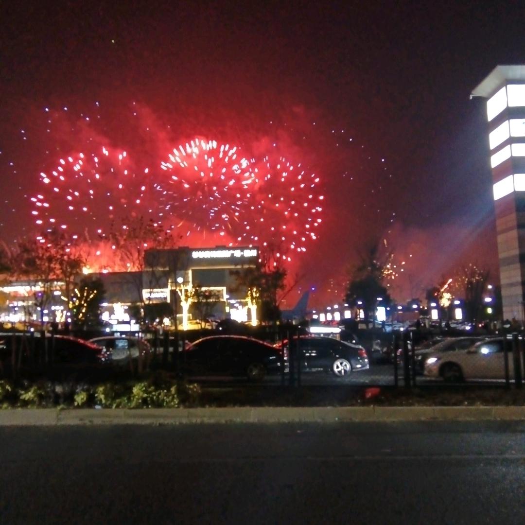 摆弄好手里的柴米油盐保护好心中的诗和远方