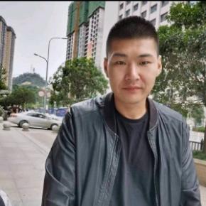 做生意的阿龙饮品店