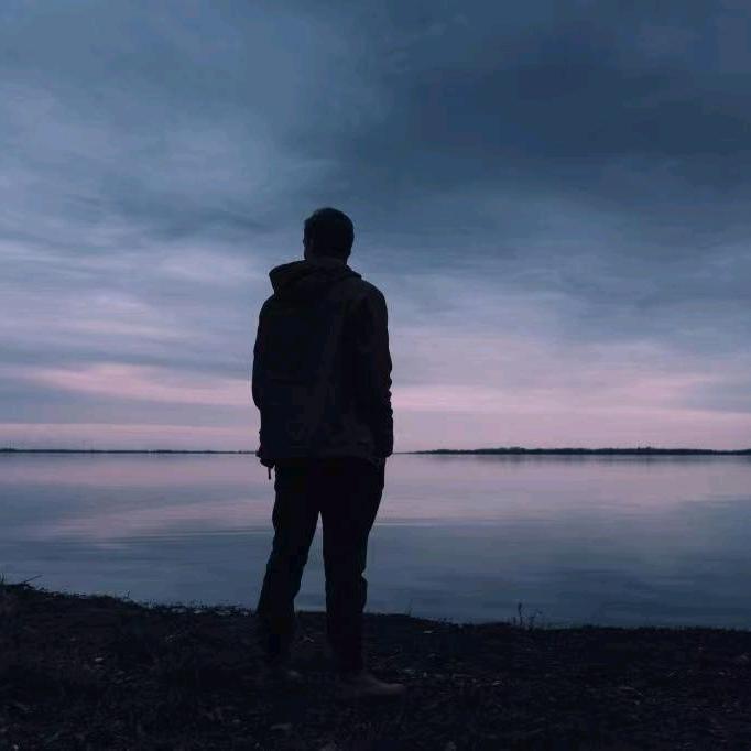 一个不爱聊天的神秘玩家悄悄进入您的直播间