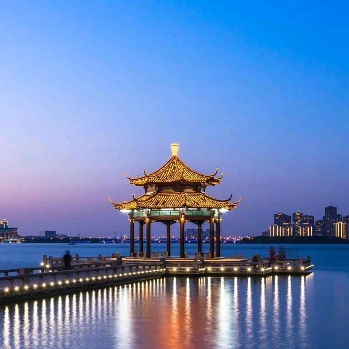 追潮人陆小凤
