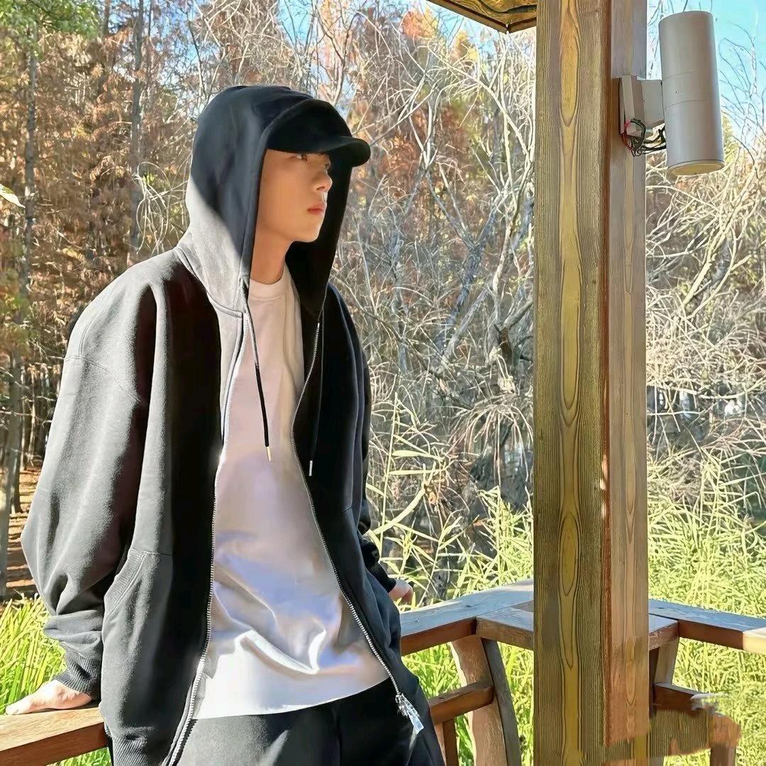 很烦躁的黑色烤鸭