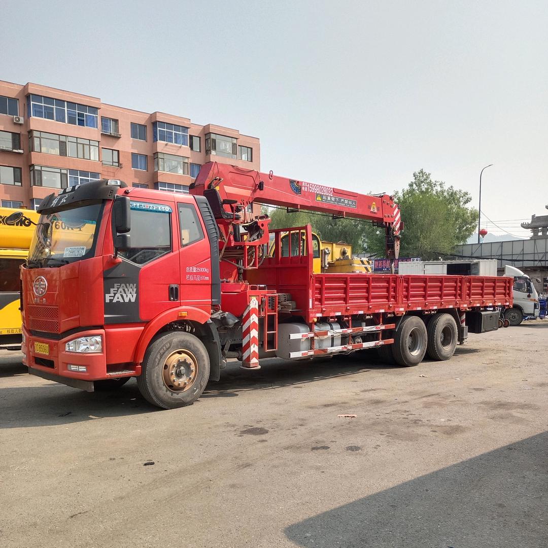 岫岩随车吊出租，苏哥