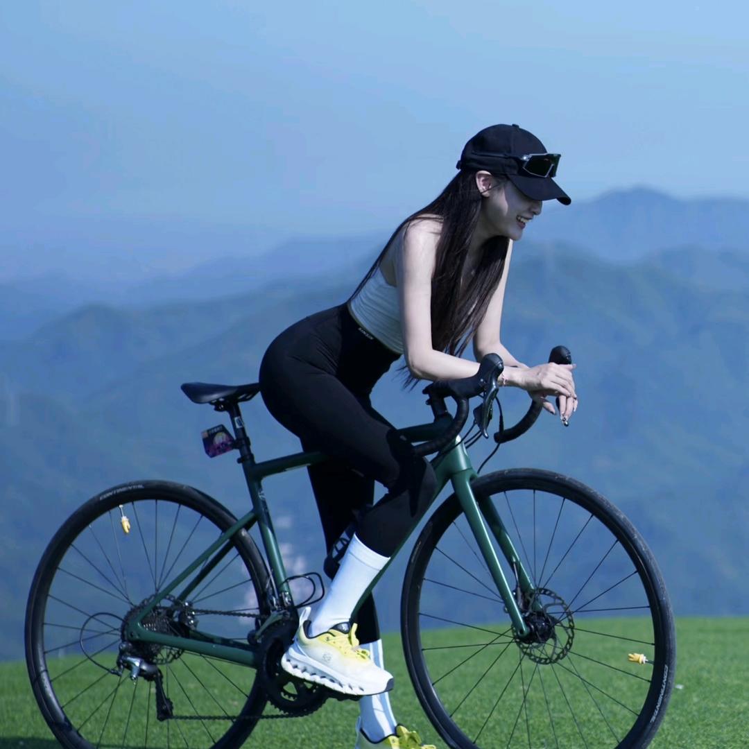 爱骑行的小姐姐