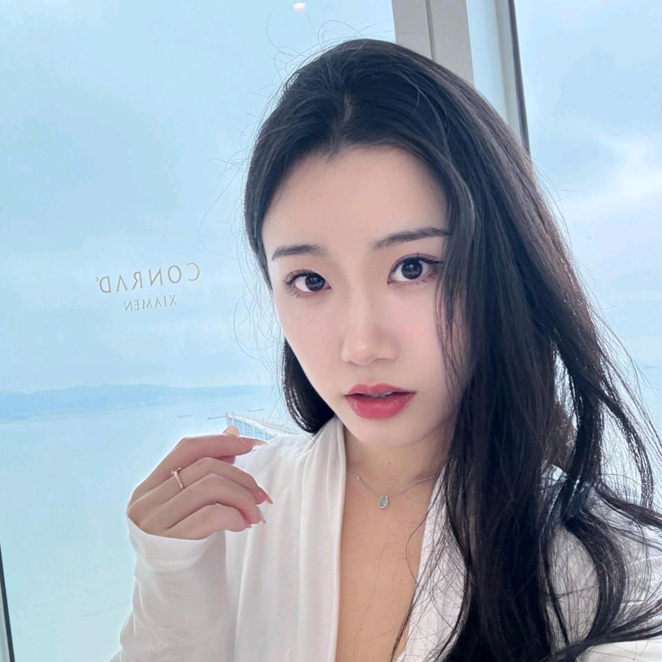 依依