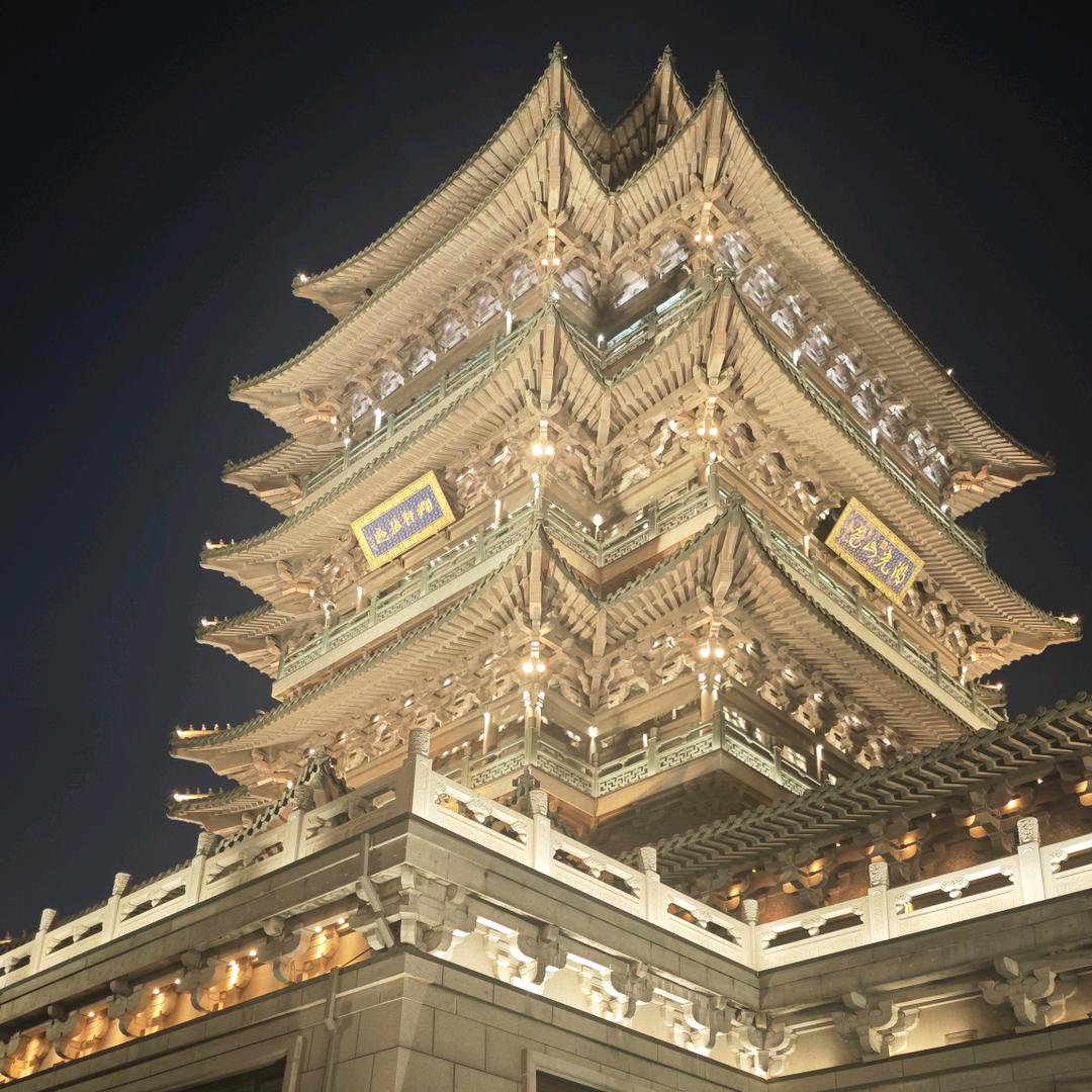 桃之夭夭，灼灼其华