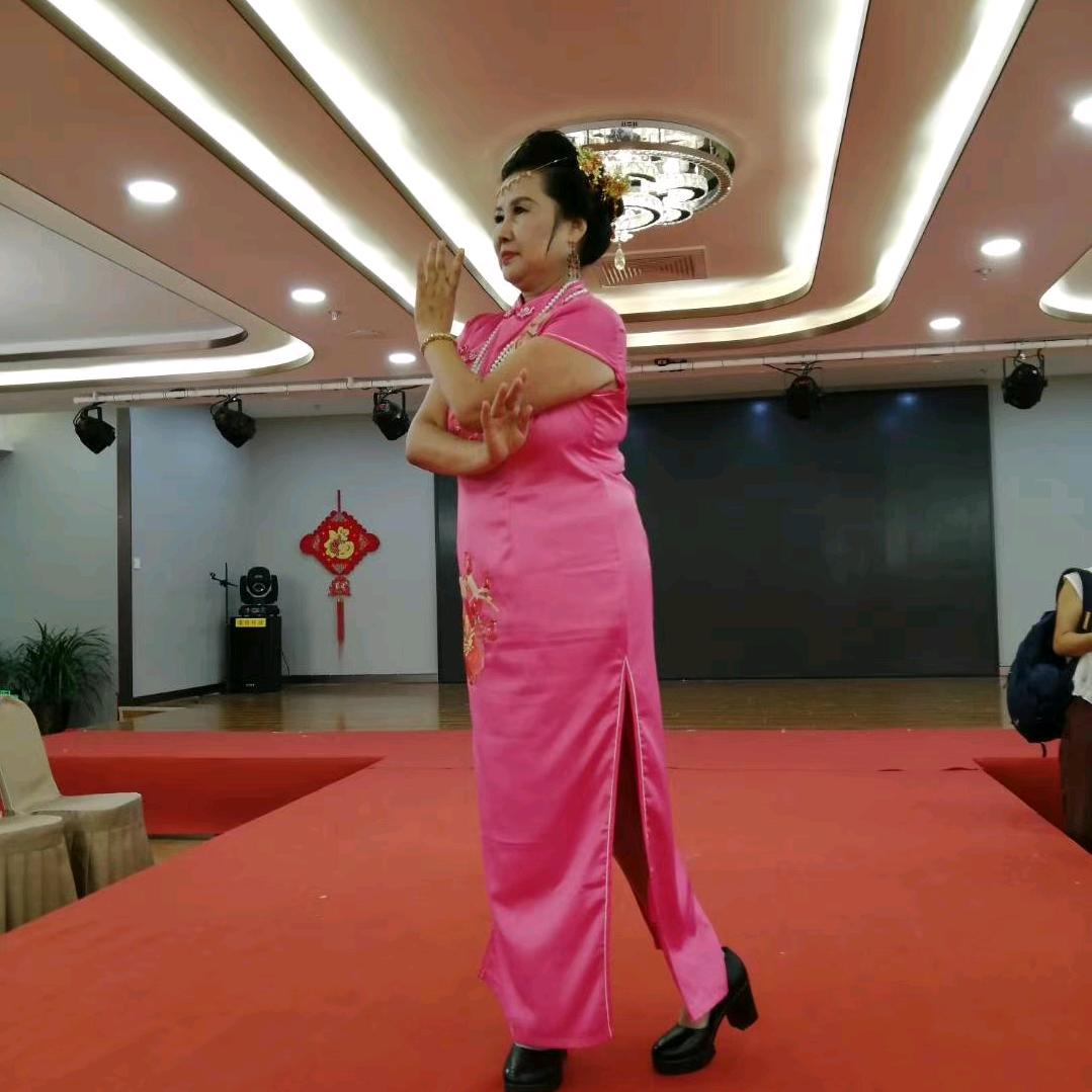 新环西楼阁台艺术团团长李腊叶