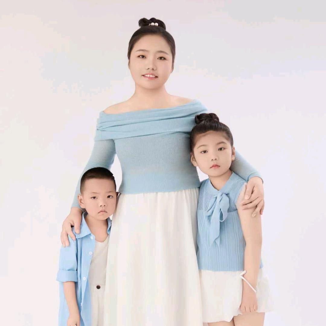 两个👧🏻👦🏻嫲嫲