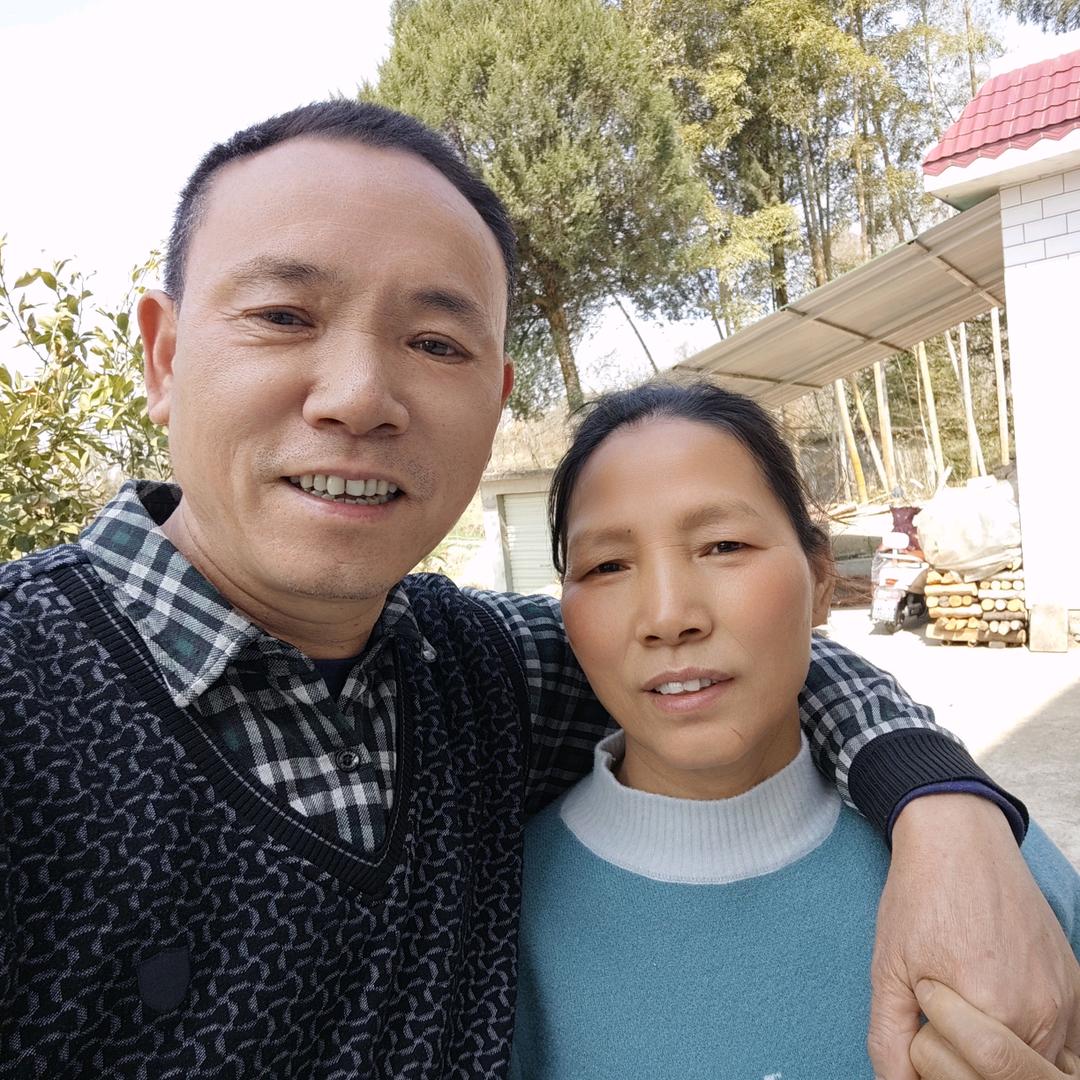 现捞哥夫妇