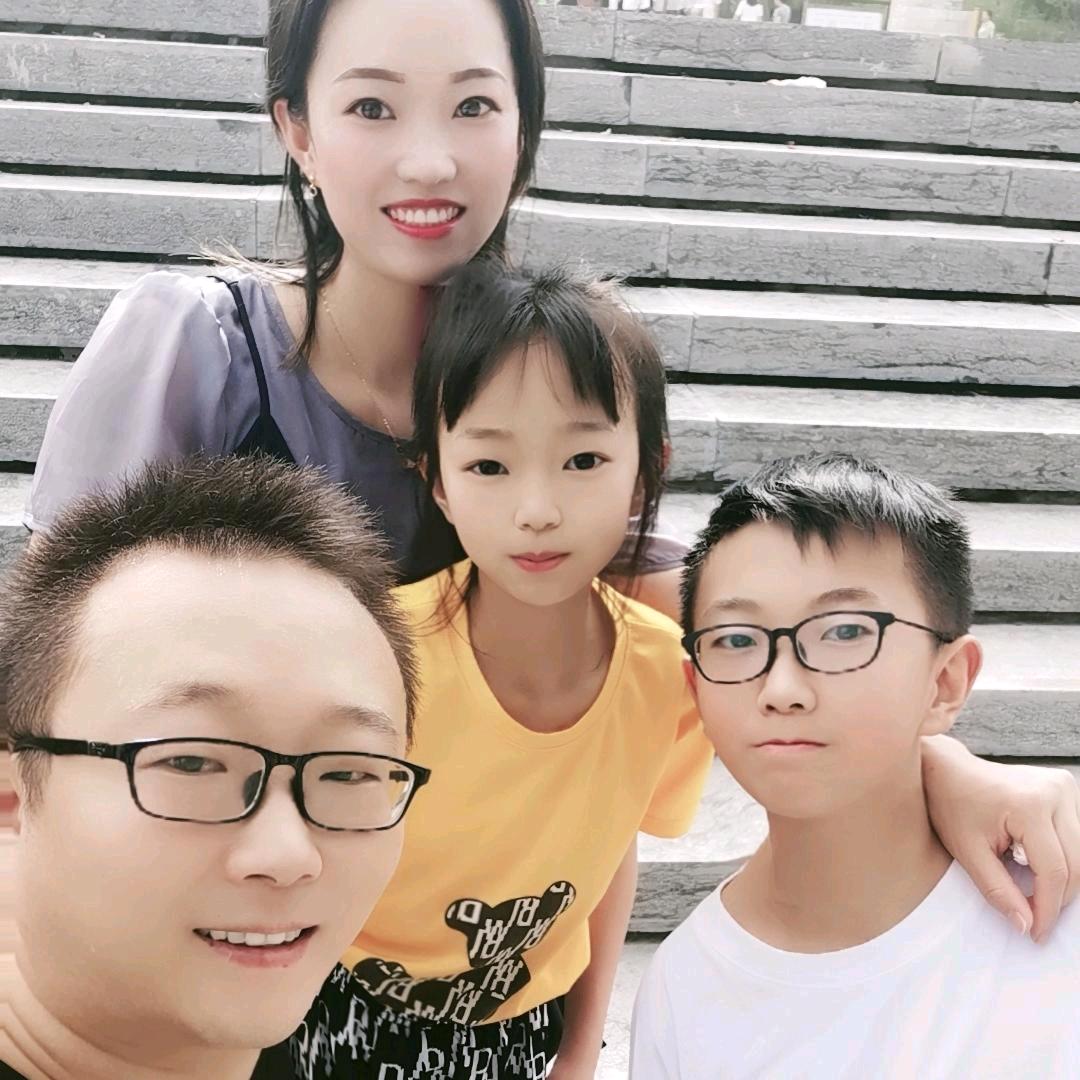 镇雄悠芝婷女装赵静