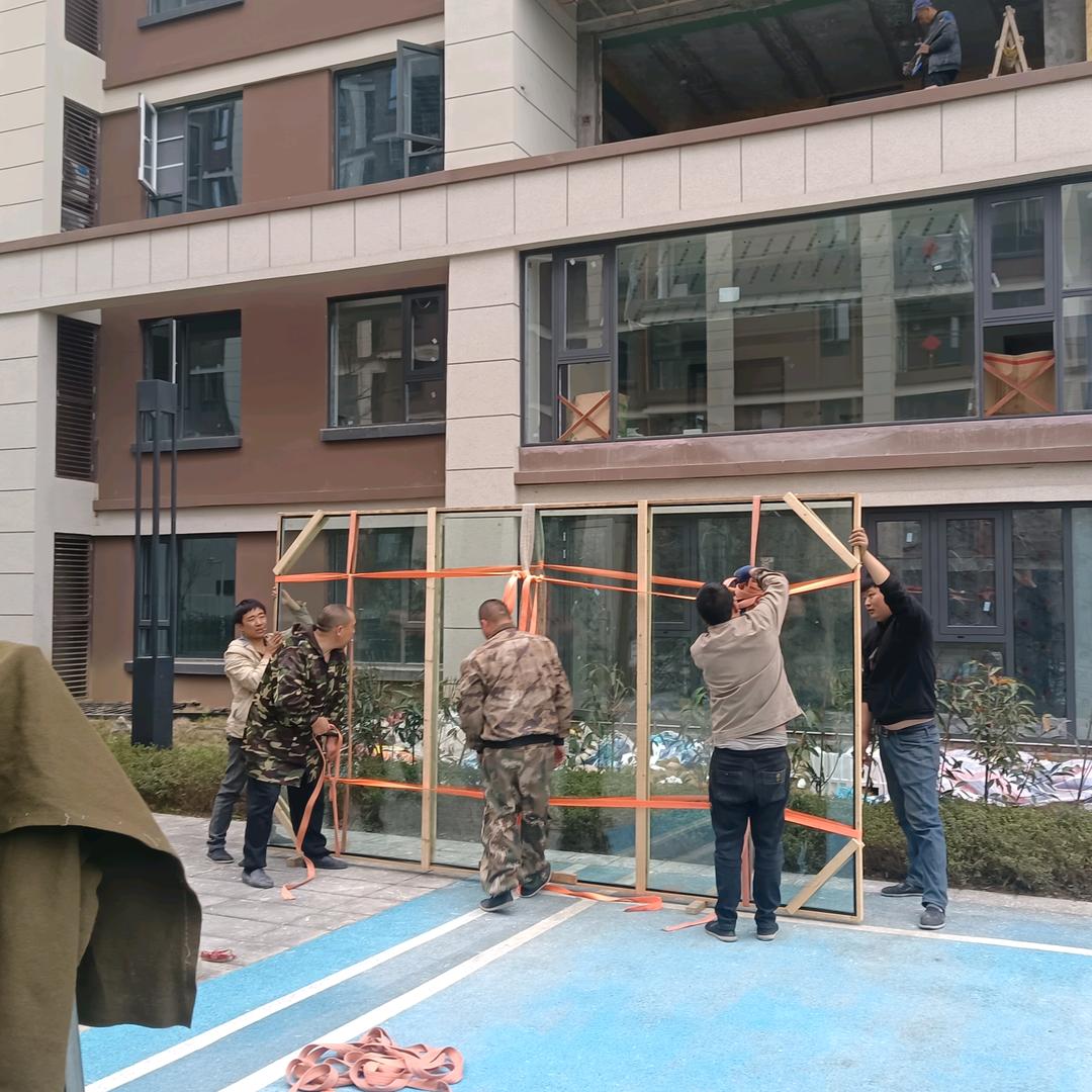 铭恒吊装小杨