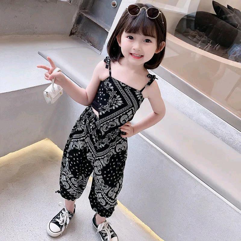 鬱鬱童装