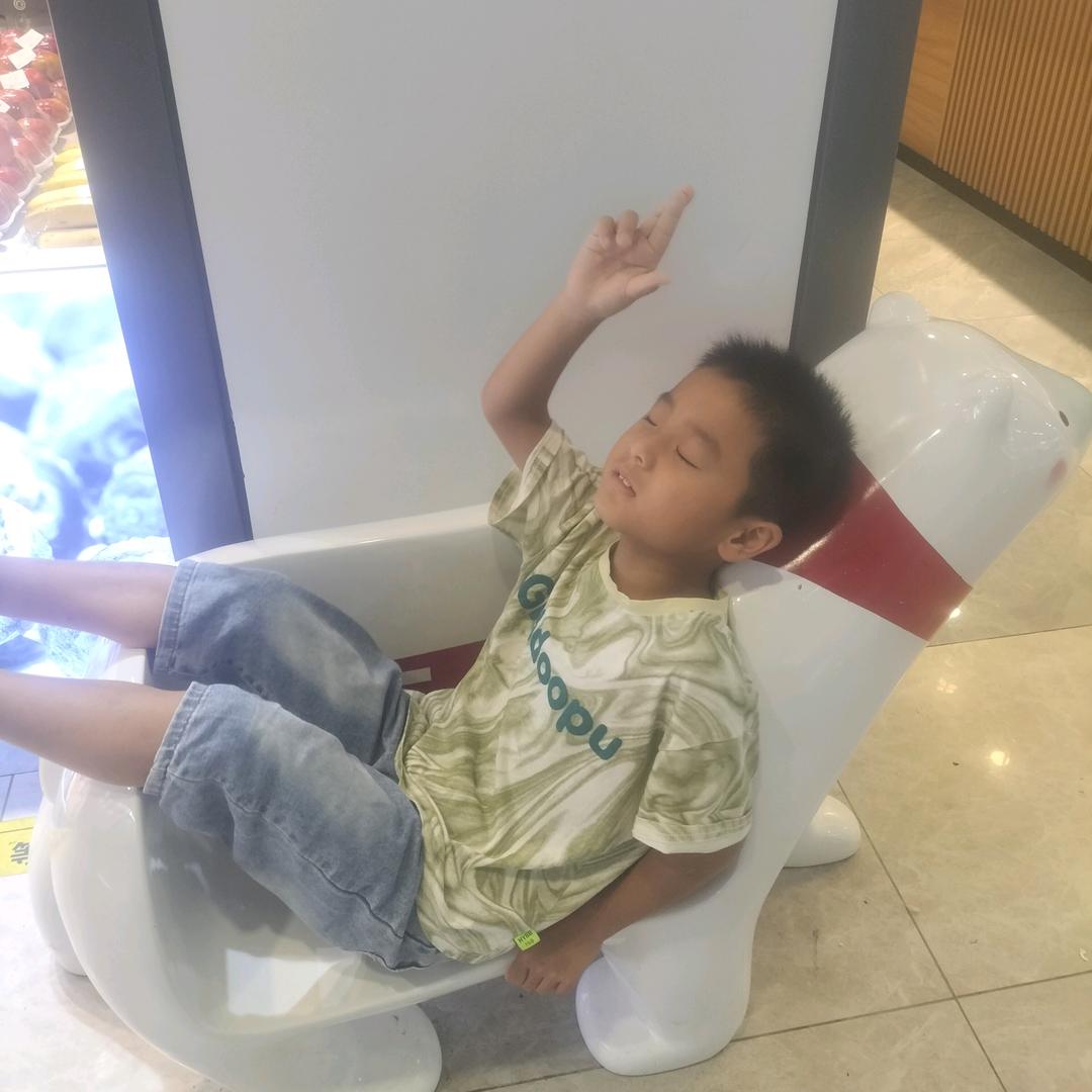 安燕 ，霖霖