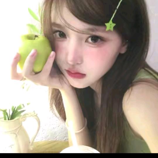 一只柿子 •́.•̀
