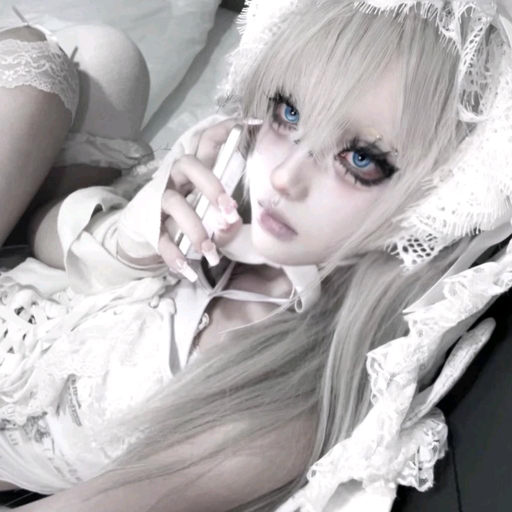 苦楚的淚滑落在你的眉骨痣