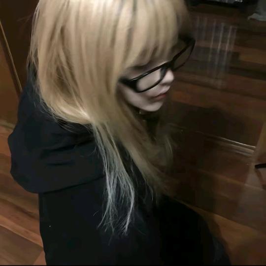 小小依念.-_