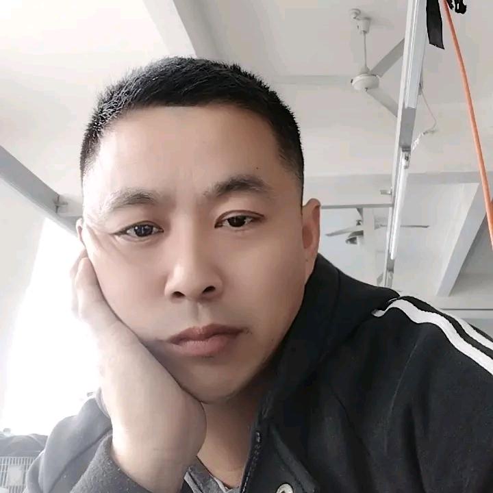 天在下雨我在想你