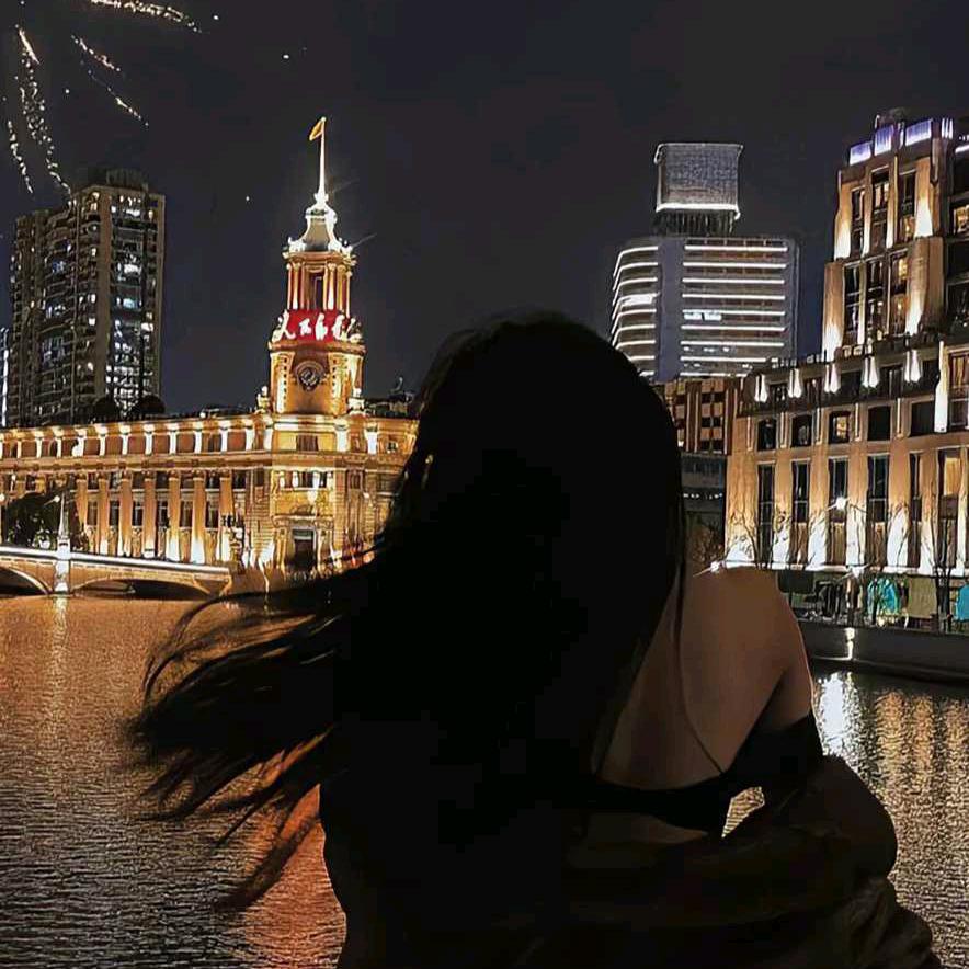笑意落眉头