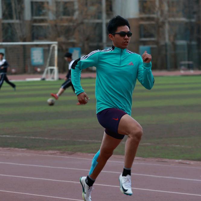 信鸽艾吃巧克力