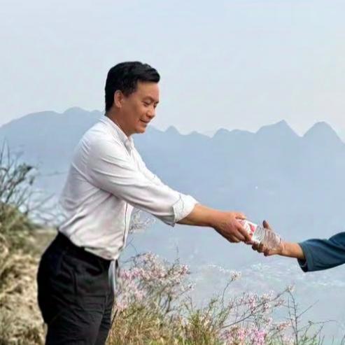 凤凰 吉祥  每天12点开播