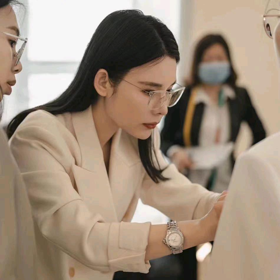 AZ南油奢品服饰